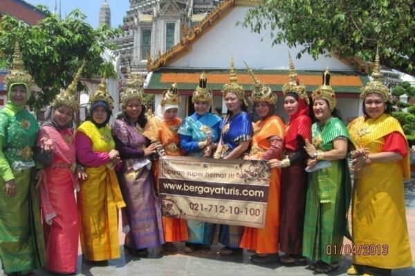 Keluarga Besar YAKES Telkom Group tour ke Bangkok Pattaya