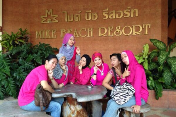 Keluarga Ibu-ibu Arisan Bintaro Jaya melalui Majalah KICAU - Bangkok Pattaya